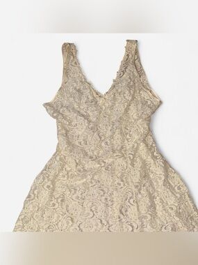 Elegant vintage Cream Lace V-Neck Chemise